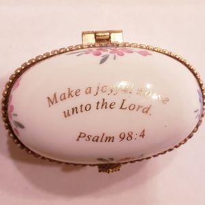 Small porcelain container